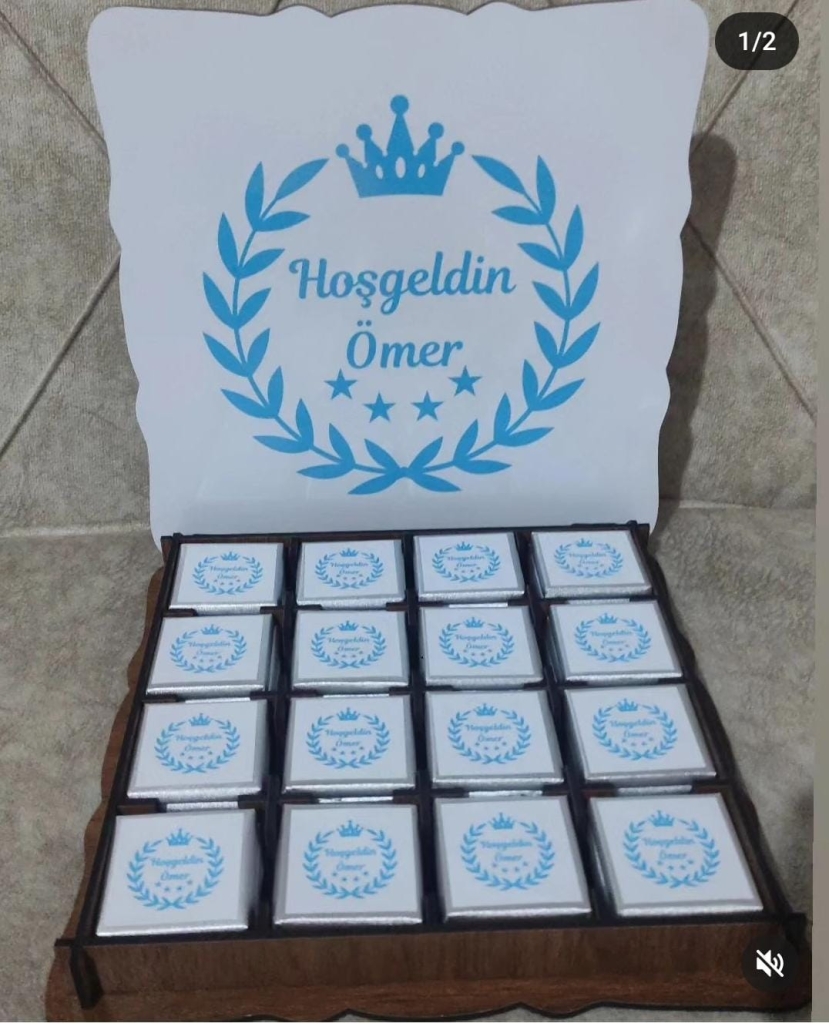 ÇİKOLATA KUTUSU AHŞAP + ETİKET + 50 AD ÇİKOLATA ETİKETİ