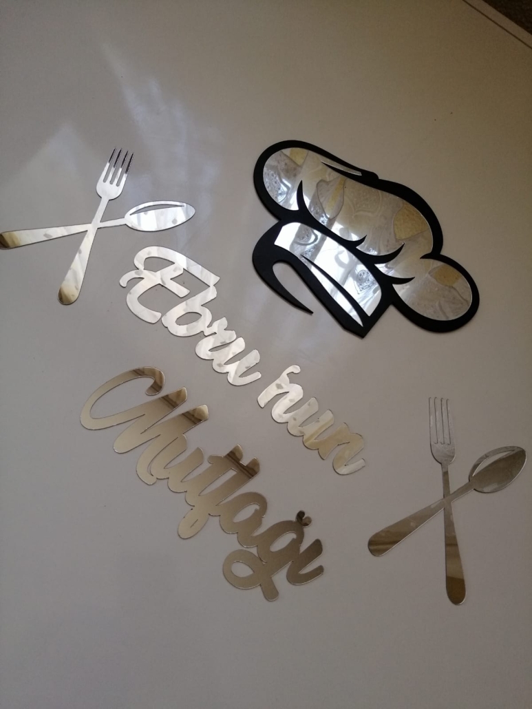 AŞÇI ŞAPKALI MUTFAK PLEKSİ